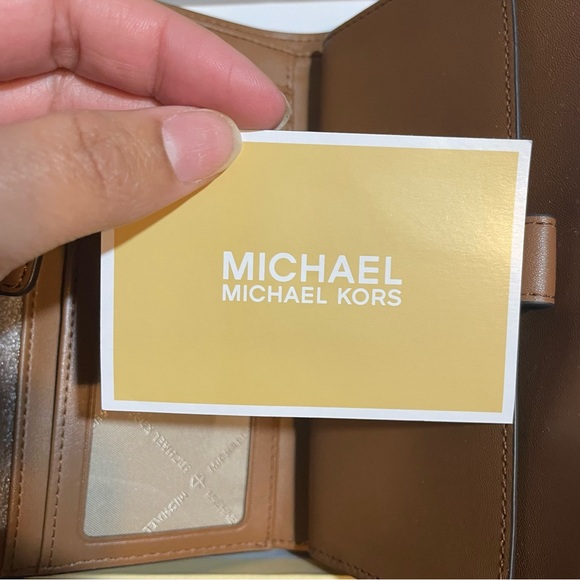 🩷Michael Kors wallet/wristlet🩷 - Picture 7 of 12